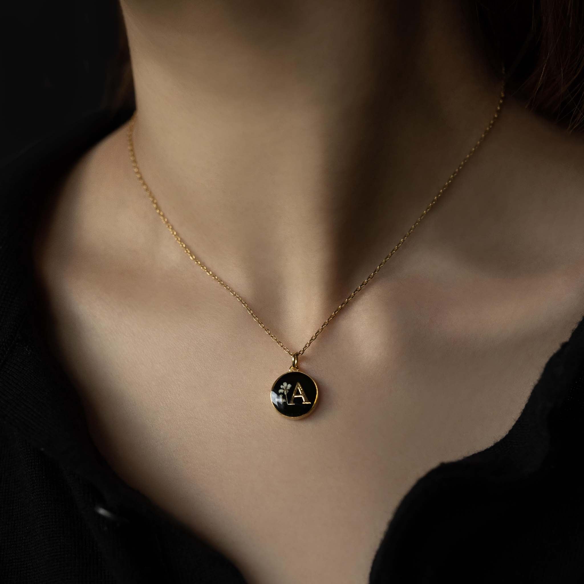 Initial Necklace Letter R Gold Black – The Petal Archive